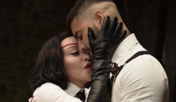 El juego de seducción entre Madonna y Maluma en su video ‘Medellín’